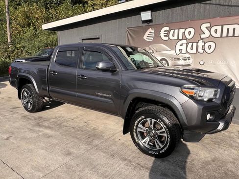 Used 2017 Toyota Tacoma TRD Off-Road image 14