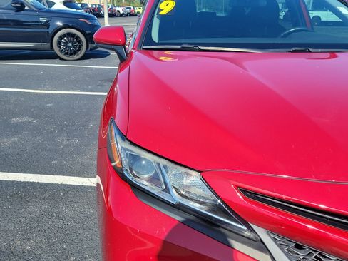 Used 2019 Toyota Camry SE FWD image 7