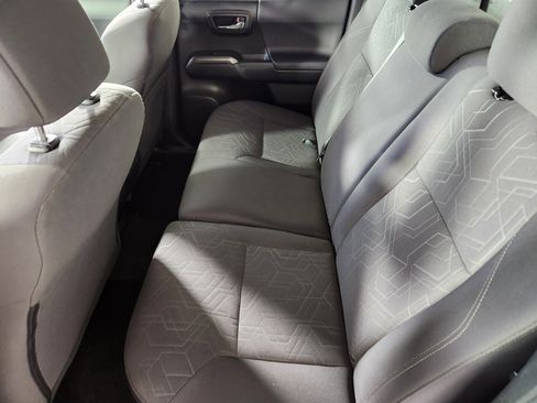 Used 2017 Toyota Tacoma TRD Off-Road image 14