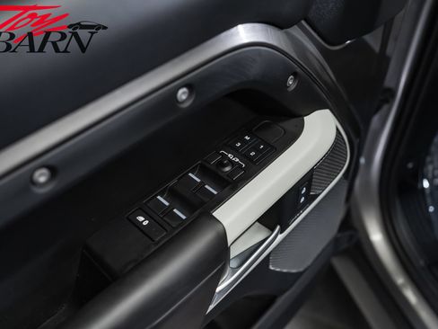 Used 2024 Land Rover Defender 110 X-Dynamic SE AWD/4WD image 18