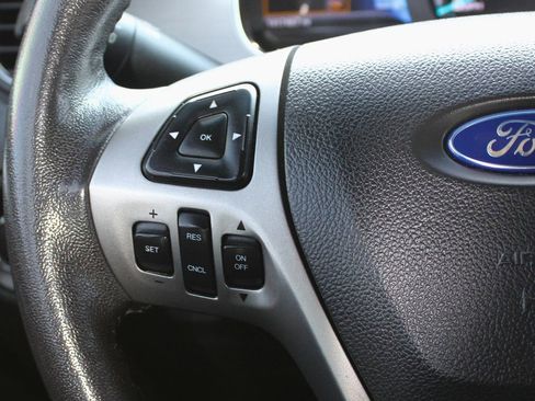 Used 2017 Ford Taurus SEL w/ Equipment Group 201A image 20