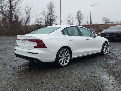 Used 2021 Volvo S60 T5 Momentum w/ Premium Package FWD image 6