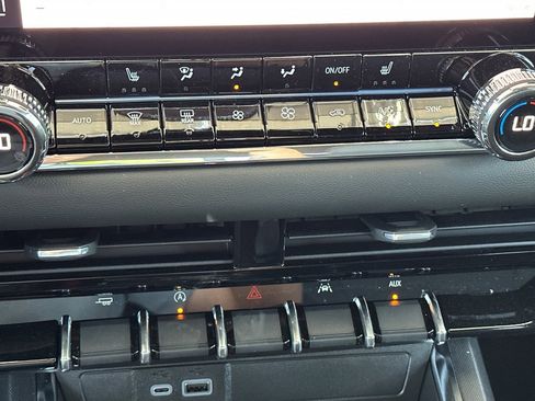 New 2025 GMC Canyon Elevation w/ Convenience Package image 21