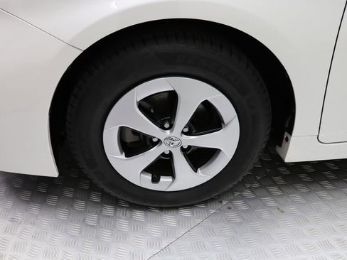 Certified 2015 Toyota Prius Five image 4