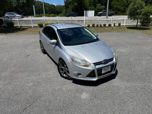 Used 2014 Ford Focus SE w/ Equipment Group 201A FWD image 38