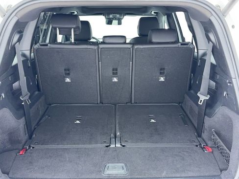 Used 2023 Mercedes-Benz GLB 250 4MATIC w/ Premium Package image 11