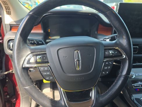 Used 2022 Lincoln Nautilus Reserve image 17