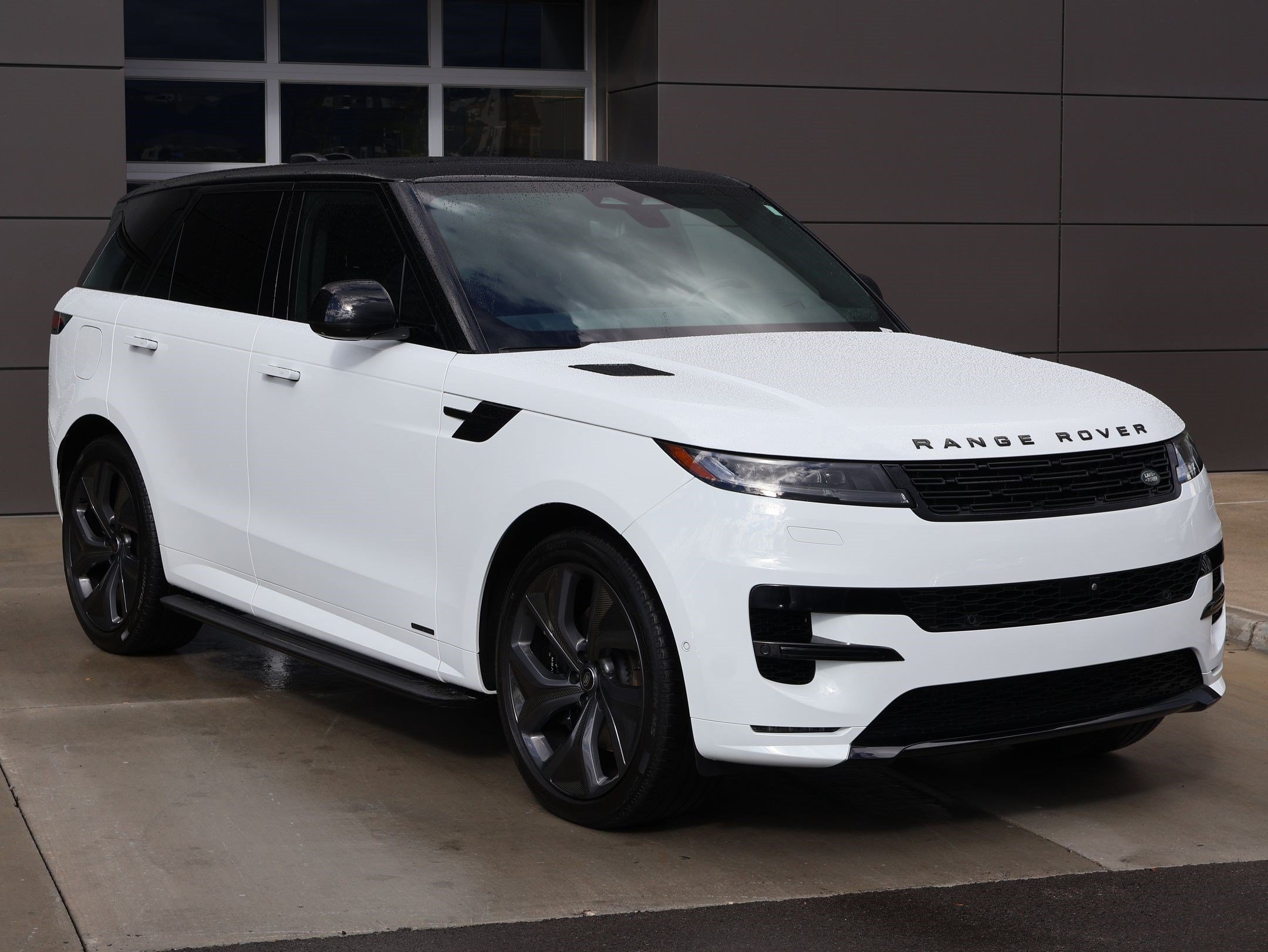 Certified 2025 Land Rover Range Rover Sport Autobiography AWD/4WD image 3