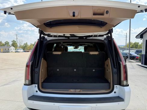 Used 2019 Cadillac Escalade Platinum image 43