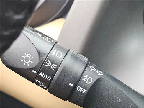 Used 2017 Toyota RAV4 Limited FWD image 9