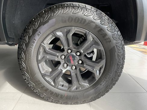 Used 2025 GMC Canyon Elevation w/ Convenience Package image 18