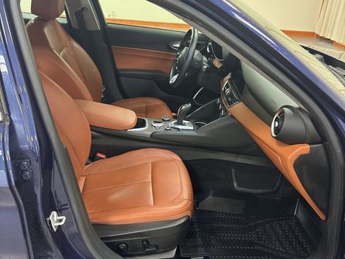Used 2020 Alfa Romeo Giulia Ti w/ Active Blind Spot Package image 28