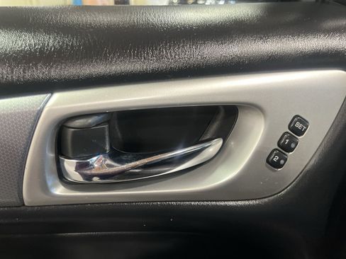 Used 2019 Nissan Pathfinder SL FWD image 29