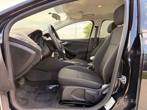 Used 2017 Ford Focus SE w/ Cold Weather Package FWD image 23