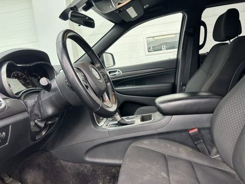 Certified 2018 Jeep Grand Cherokee Laredo image 8