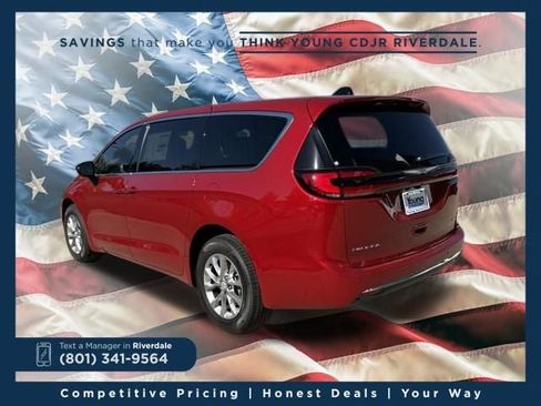 New 2026 Chrysler Pacifica Select image 10