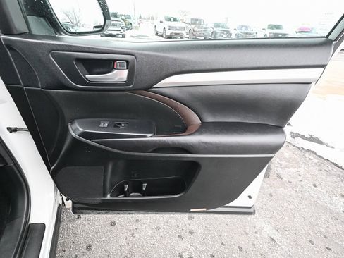 Used 2017 Toyota Highlander XLE image 26