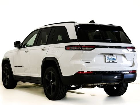 Used 2023 Jeep Grand Cherokee Altitude AWD/4WD image 8