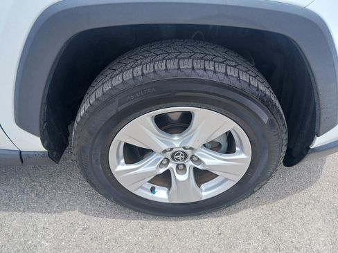Used 2020 Toyota RAV4 XLE w/ Convenience Package FWD image 22