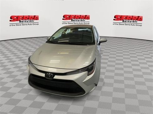 Used 2025 Toyota Corolla LE w/ Convenience Package image 4