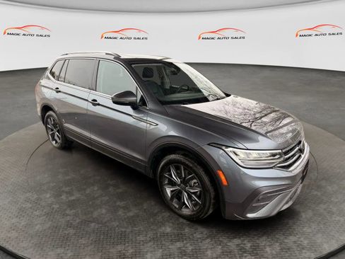 Used 2022 Volkswagen Tiguan SE w/ Panoramic Sunroof Package AWD/4WD image 5