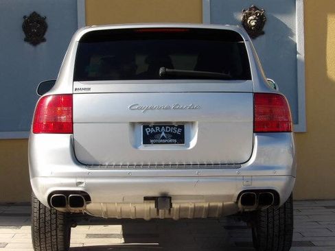 Used 2004 Porsche Cayenne Turbo image 8