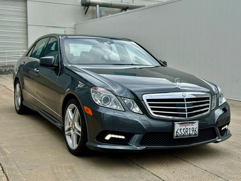 Used 2011 Mercedes-Benz E 550 Sedan image 17