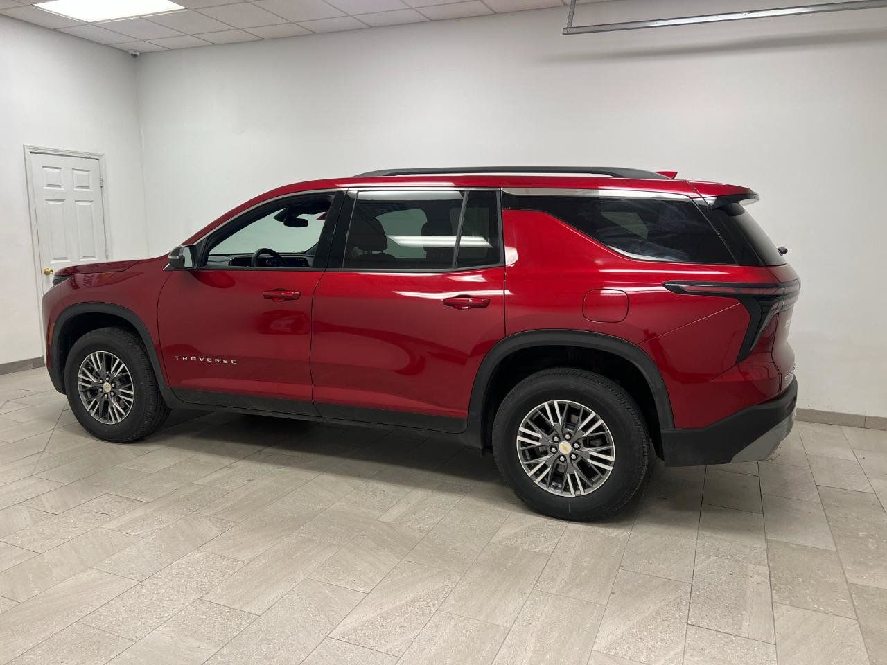 Used 2026 Chevrolet Traverse LT AWD/4WD image 14