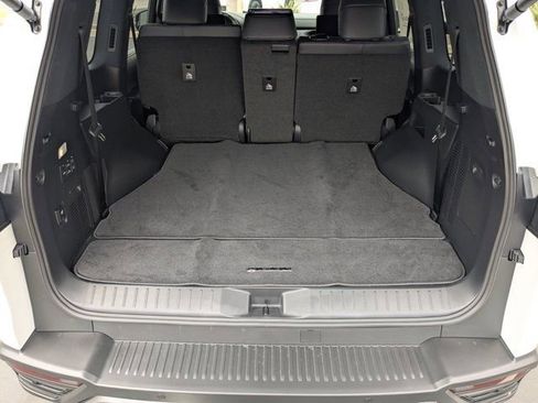 New 2025 Lexus LX 600 4WD w/ Luxury Package image 22