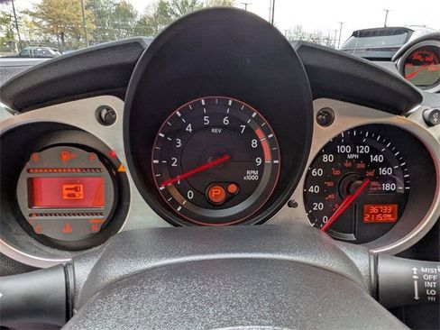 Used 2019 Nissan 370Z Roadster image 11