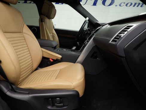 Used 2024 Land Rover Discovery Dynamic SE image 24