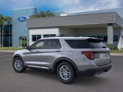 Certified 2025 Ford Explorer Active w/ Active Comfort Package RWD image 4