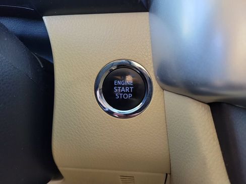 Used 2015 Toyota Highlander XLE FWD image 41