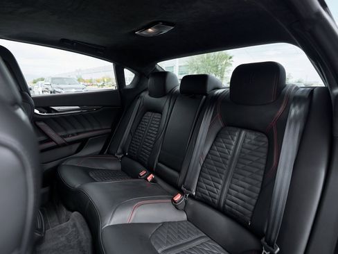 Used 2021 Maserati Quattroporte Trofeo image 52