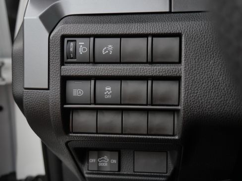 Certified 2025 Toyota Tacoma SR5 AWD/4WD image 27