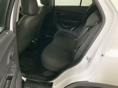Used 2021 Chevrolet Trax LS w/ Tint and Cruise Package AWD/4WD image 17