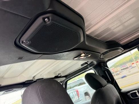 Used 2023 Jeep Wrangler Unlimited Sahara AWD/4WD image 17