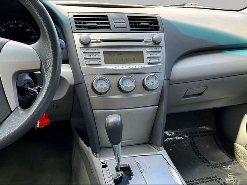 Used 2011 Toyota Camry LE FWD image 9