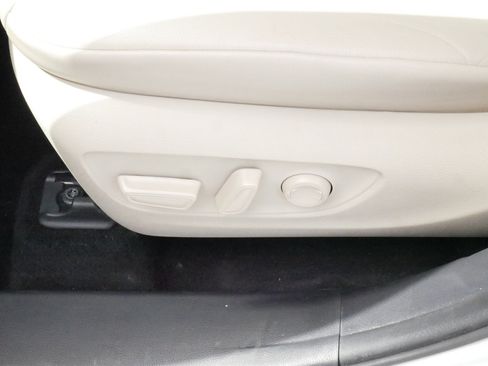 Certified 2021 Toyota Highlander XLE AWD/4WD image 20
