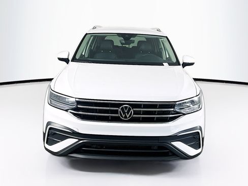 Used 2024 Volkswagen Tiguan SE FWD image 2