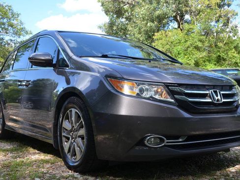 Used 2014 Honda Odyssey Touring Elite image 3