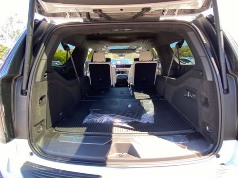 Used 2025 Cadillac Escalade ESV Premium Luxury Platinum image 13