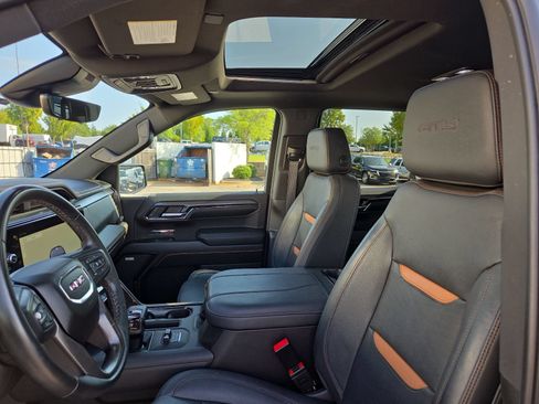 Used 2024 GMC Sierra 1500 AT4 w/ Technology Package AWD/4WD image 9