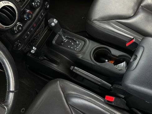Used 2018 Jeep Wrangler Unlimited Sahara AWD/4WD image 23