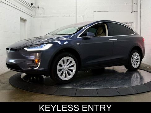 Used 2017 Tesla Model X 75D image 4