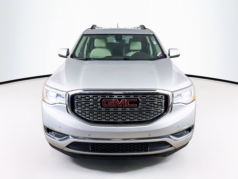 Used 2018 GMC Acadia Denali w/ Technology Package image 3