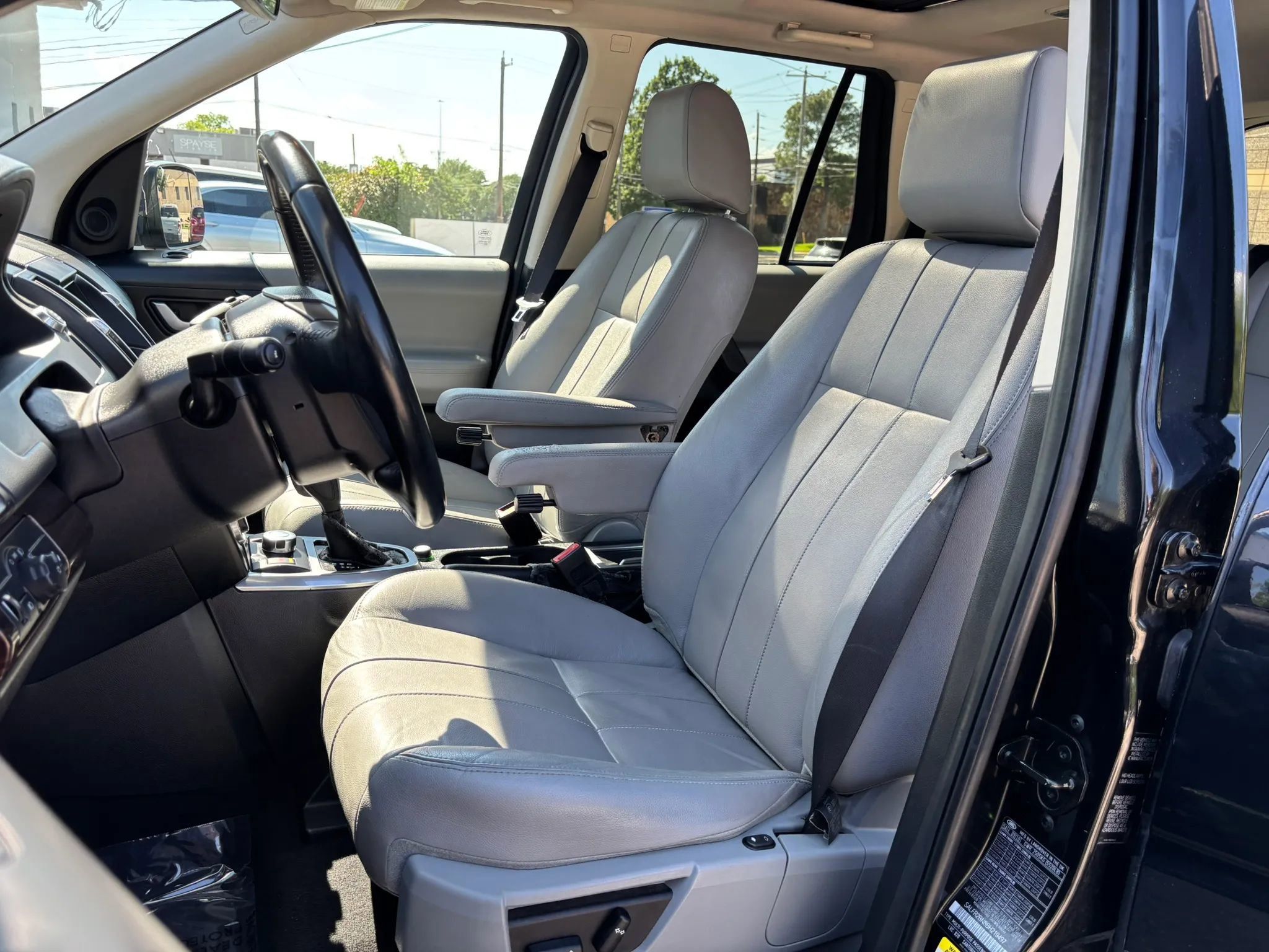 Used 2011 Land Rover LR2 HSE AWD/4WD image 16
