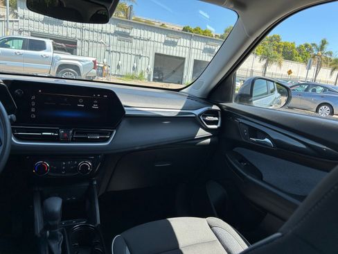 Used 2024 Chevrolet TrailBlazer LT w/ Driver Confidence Package image 33