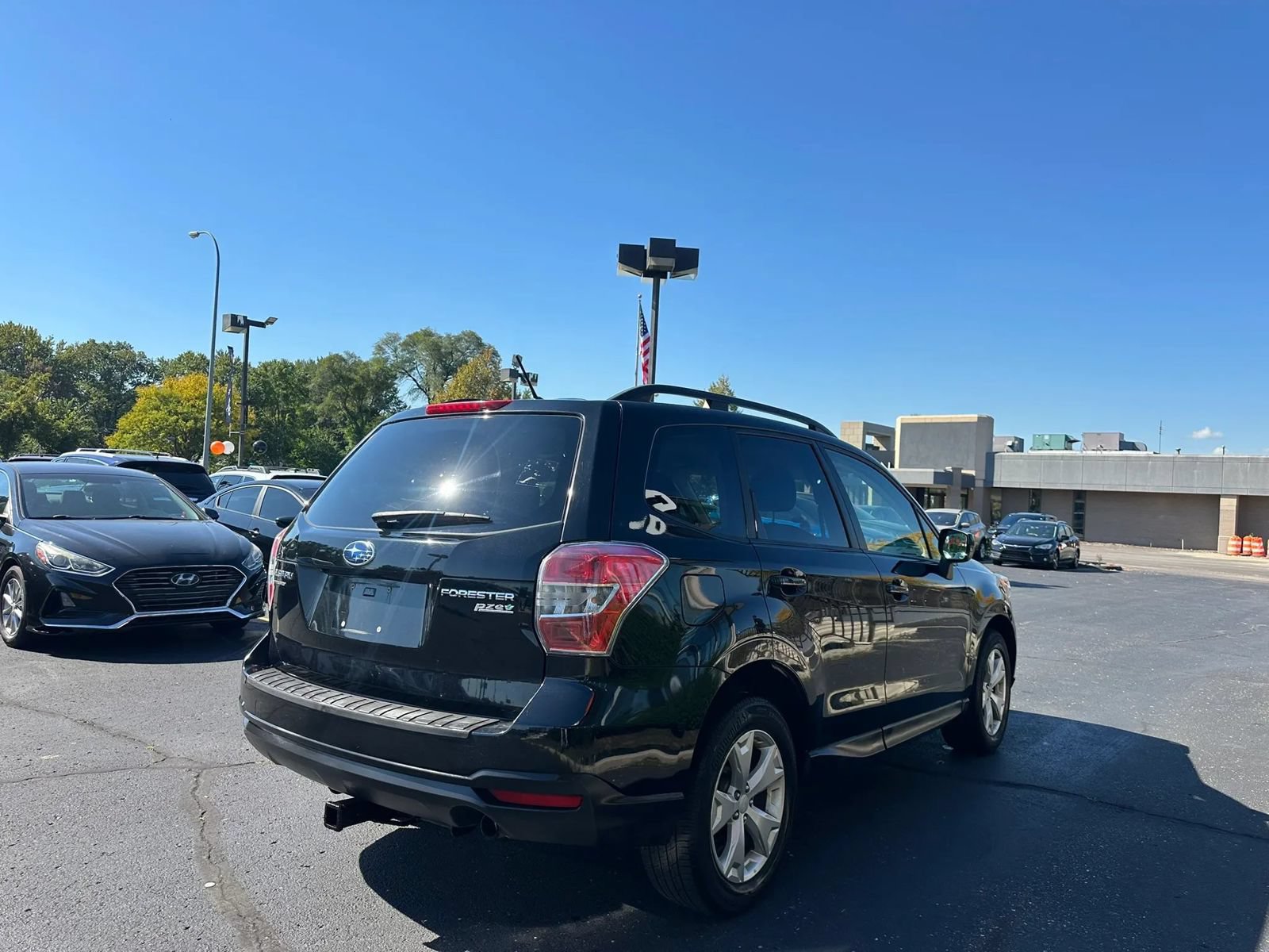 Used 2015 Subaru Forester 2.5i Premium w/ All-Weather Package AWD/4WD image 4