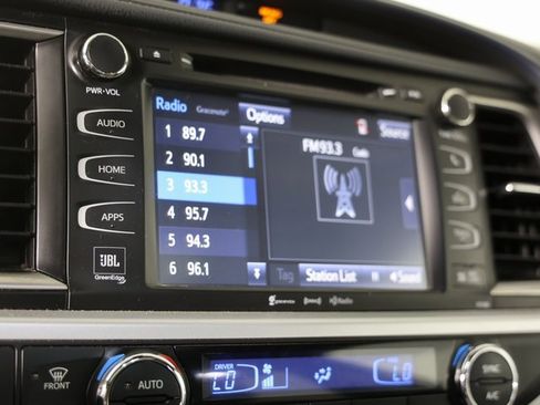 Used 2018 Toyota Highlander Limited image 16